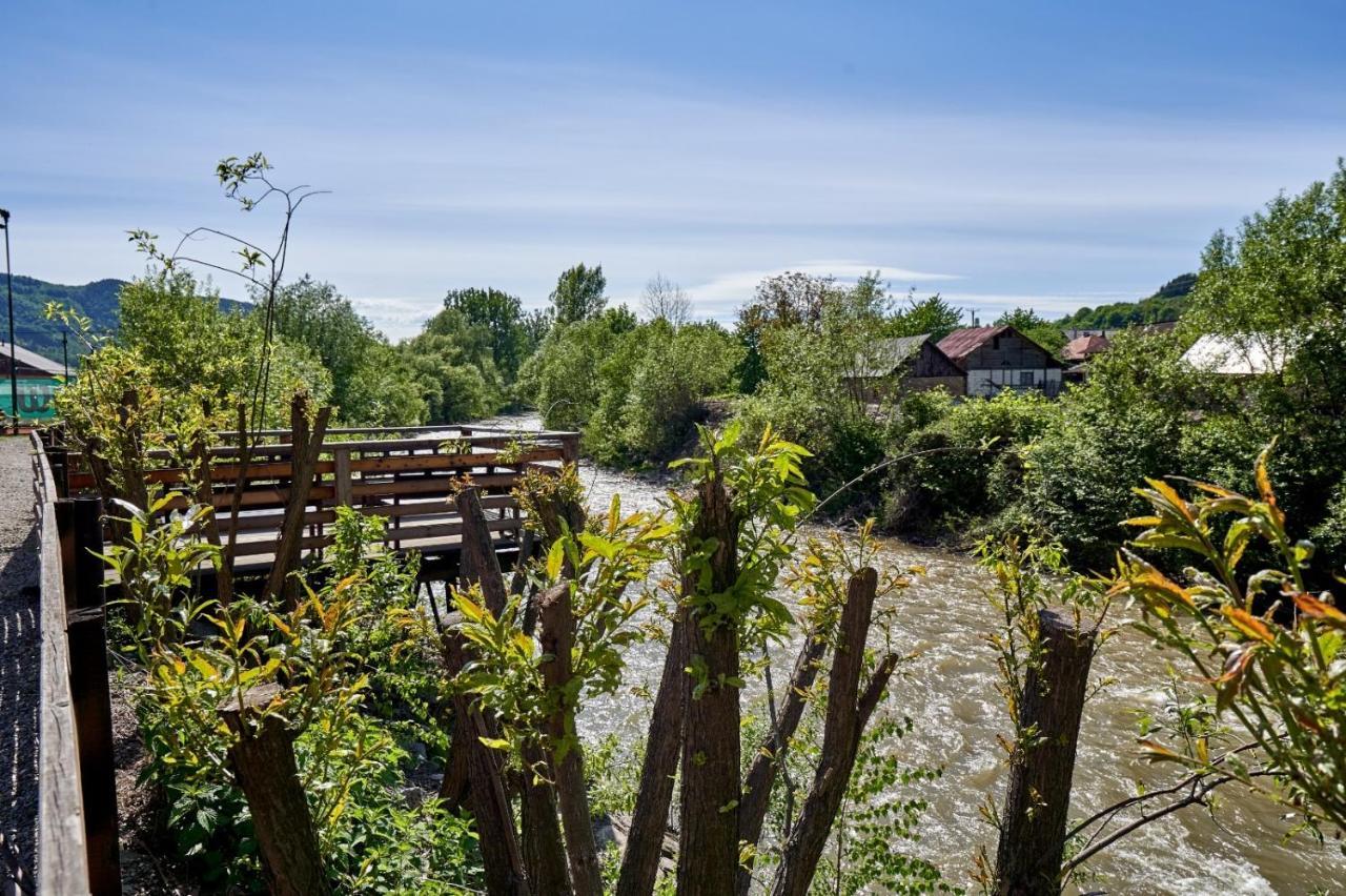 Anahouse Hotell Vişeu de Sus Exteriör bild