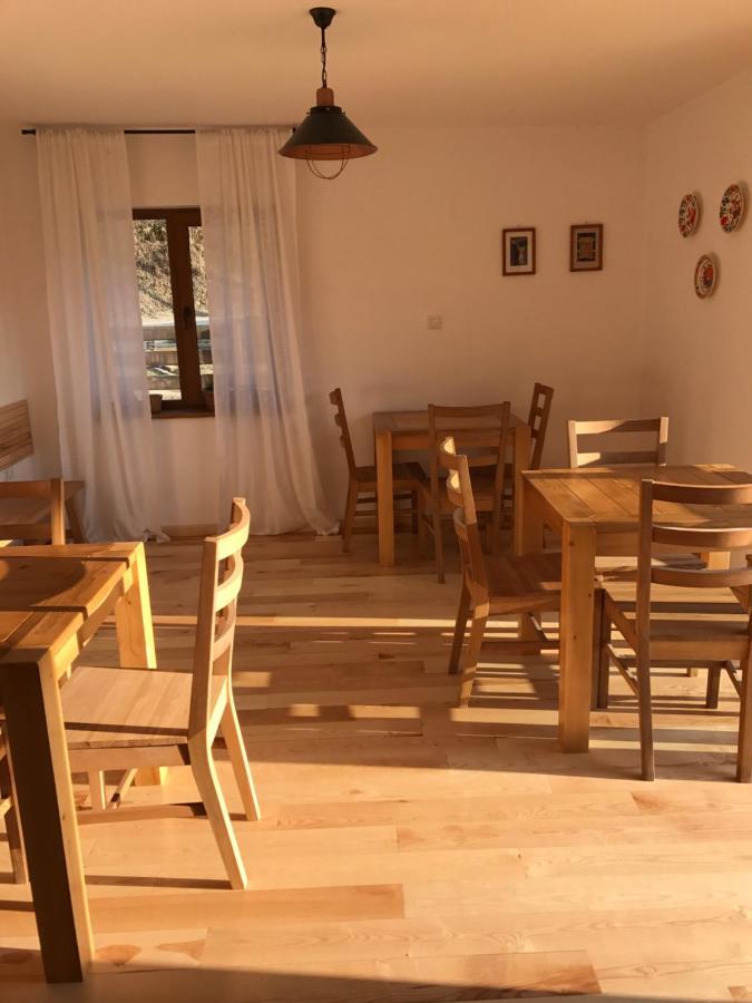 Anahouse Hotell Vişeu de Sus Exteriör bild